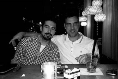 Sahranjen navijač iz Nane: "Radovci" zapalili baklje, devojka jauče, čuju se stihovi Džeja!