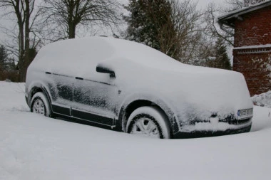 Ne dozvolite da vas ledeni talas iznenadi: Sledite ove korake i pripremite svoj auto za hladne dane