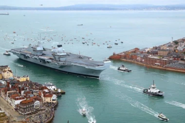 Trebalo je da postane glavna u floti, ali "KRALJICA ELIZABETA" JE PROCURELA