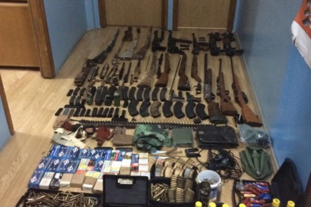 KAO DA SE SPREMAO ZA TREĆI SVETSKI RAT: U Šapcu policija izvršila ogromnu zaplenu oružja