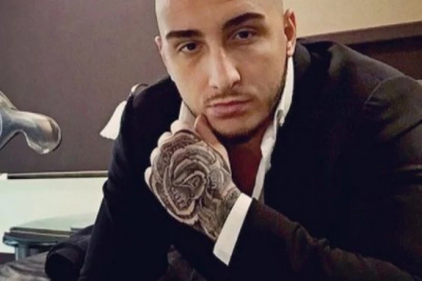 (FOTO) HRABROST ILI LUDOST! Dok su SVI u strahu, Vuk Mob se pohvalio: NJEMU KORONA ne može ništa!