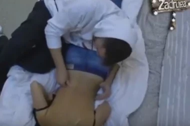 ONA TO VOLI NEŽNIJE: Vojke masirao Saru, pa se zaneo!