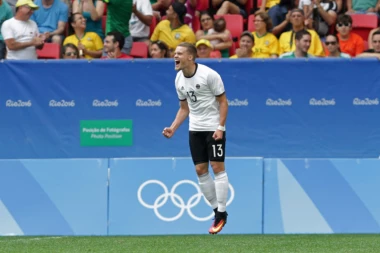 Gvardiola daje mnogo para za  igrača Auzburga