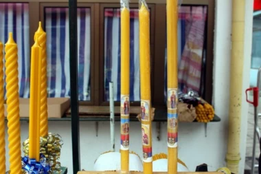 Srbi proslavili SVETOG NIKOLU u Prištini!