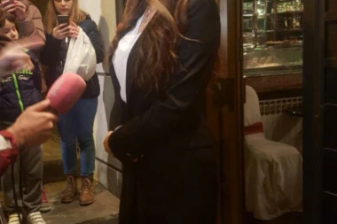 (FOTO, VIDEO) CECA IZAŠLA PA OTKRILA DA LI OČEKUJE SNAJU ILI ZETA NA SLAVI!