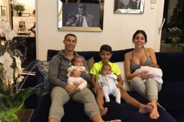 RONALDO UŽIVA SA DECOM: Ovo je slika koja je raznežila svet