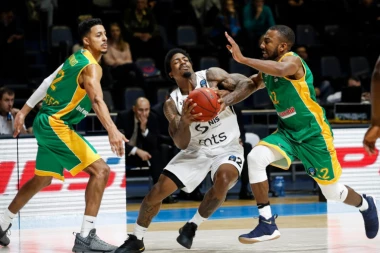 PONOVO PUKLA STOTKA U PIONIRU: Partizan u finišu ispustio pobedu