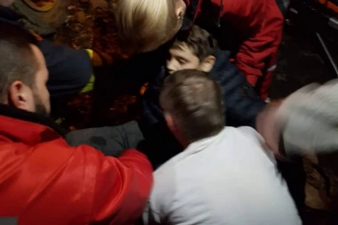 (FOTO) ČUDO NA SVETOG NIKOLU: Ovo je dečak koji je preživeo pad u bunar dubok 18 metara!