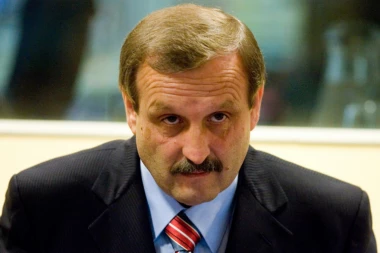 TORTURA NAD HAŠKIM OSUĐENICIMA: Srbe na pregled odvode u kavezu, idu u samicu ako NE OPERU HODNIK...