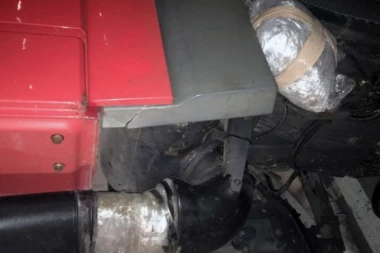 PALO HAPŠENJE: Policija zaustavila kamion i pronašla OZBILJAN ŠTEK OD 128 KILA!