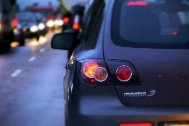 VOZAČI, OPREZ! Teški uslovi za vožnju!