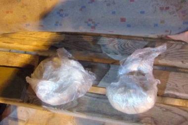 KILO I PO HEROINA zaplenjeno kod Šida