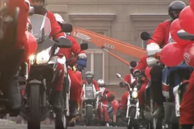 Moto Deda Mrazovi i ove godine nose poklone štićenicima Doma "Sremčica"