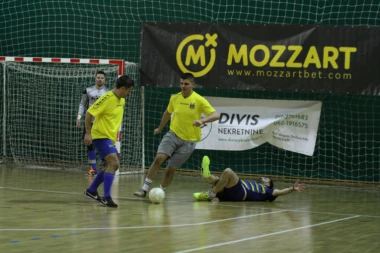 MOZZART ZLATNA LIGA: Minimalni poraz Republike.rs