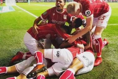 (VIDEO) Proslava trenera Bristola posle pobede nad Junajtedom