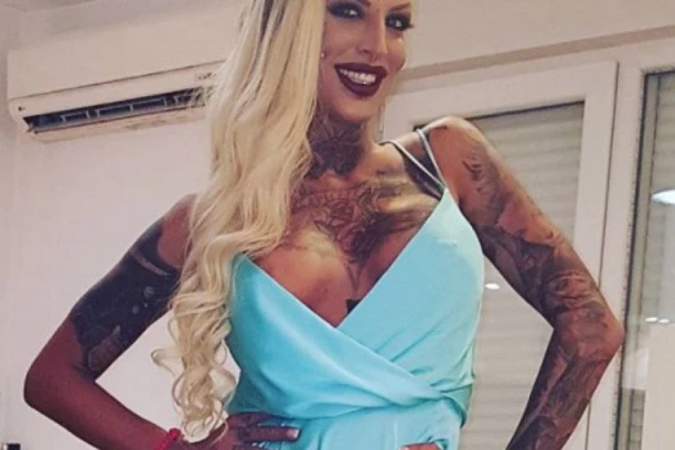 (FOTO) SVA U ZAVOJIMA, POD LEKOVIMA: Bivša učesnica "Zadruge" ŠOKIRALA objavom!