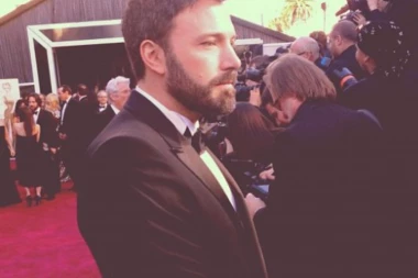 Poznati glumac šutnuo devojku da bi se pomirio sa bivšom ženom!