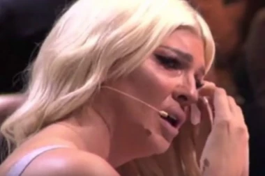 Novi šok na snimanju "Zvezde Granda": Pomenuli golotinju, Karleuša na to reagovala žestoko!