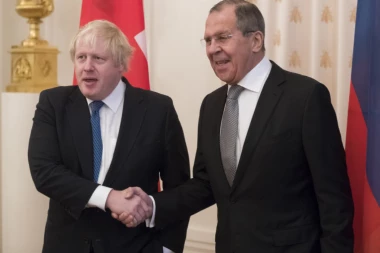 (VIDEO) HIT KONFERENCIJA! DŽONSON: Dao sam Lavrovu kaput na čuvanje! LAVROV: Nemaš ništa u džepovima