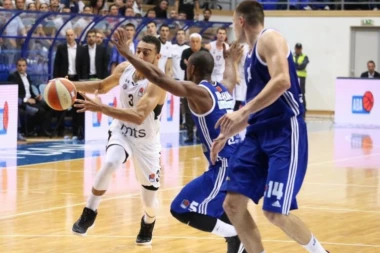 Mornar bez bele zastave u Beogradu: ZAŠTO BISMO SE PLAŠILI PARTIZANA?