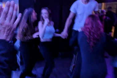 (FOTO) Bobi nije igrao na terenu, ali je zaigrao kolo u noćnom klubu!