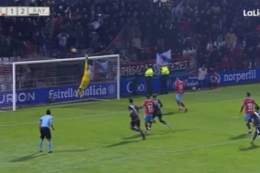 (VIDEO) OBRUKAO SE: Argentinac je želeo da bude elegantan, a ispao diletant