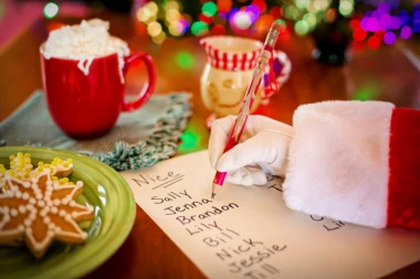 DUŠE MALE: Deda Mrazu pisalo više od 10.300 mališana!