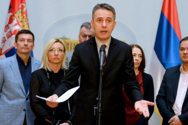 SRAM TE BILO! Dok se neko bori da sačuva živote, Radulović poziva na "PUČ"?!