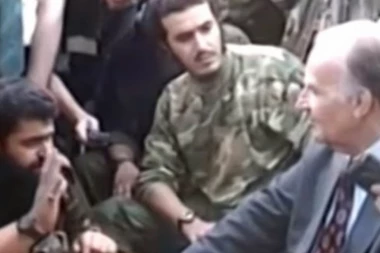 (VIDEO) ISPLIVAO SNIMAK IZETBEGOVIĆA SA MUDŽAHEDINIMA: Pričaju mu o zarobljenom “četniku”