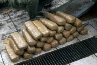(FOTO) U kola sakrio drogu vrednu 10 MILIONA DINARA!
