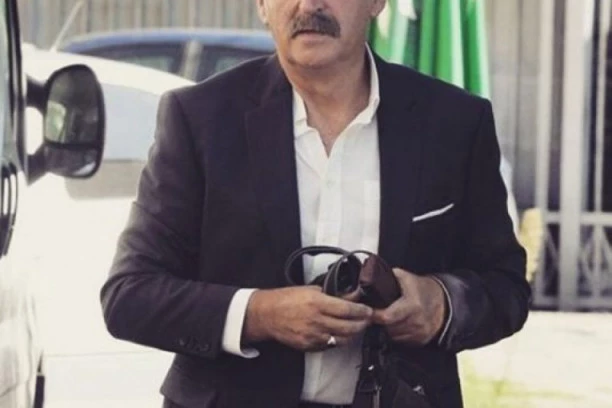 DANAS SU SVE GOLE: Bosanac opleo po MLADIM PEVAČICAMA uporedivši ih sa PIJACOM