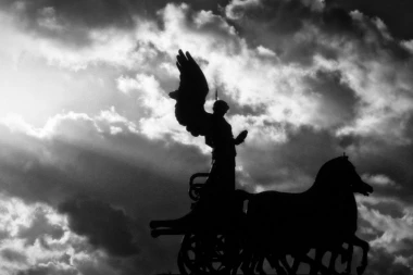 (VIDEO) MISTERIOZNI SVET: Ispod čuvenog grada nalaze se MRAČNE KUĆE, GROBLJA I TAJNI PUTEVI