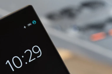 NEMOJTE DA VAS OBMANJUJU: Prava istina zbog čega uključujemo "AIRPLANE MODE" u avionu!