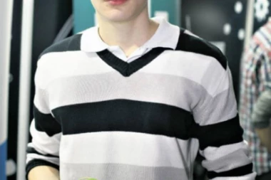 Nikolina "pametna" rukavica spas za slepe!