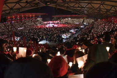 (VIDEO) NAVIJAČI UNIONA NAPRAVILI SPEKTAKL: Ovo je najlepša božićna fudbalska priča