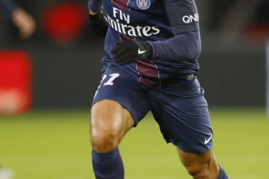 Lester kupuje u Parizu