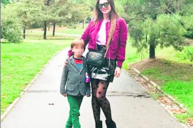 EKSKLUZIVNO: Severina "spakovala" sina u taksi, pa otišla s drugaricama u provod!