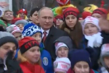 (VIDEO) PUTIN BEZ SUJETE ODGOVORIO DEČAKU: Ne izgledam dobro kao na TV - NEMA VEZE