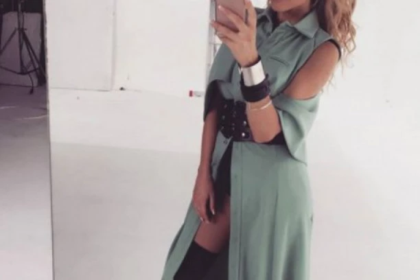 SIN ME JE GLEDAO KAKO PADAM: Pevačica sletela s terase i JEDVA PREŽIVELA!