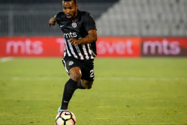 (VIDEO) Urnebesno - Možda Suma zna da igra fudbal, ali engleski nema pojma!