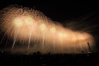 (VIDEO) HAOS U AUSTRALIJI: 6.000 ljudi je bilo u opasnosti za Novu godinu zbog VATROMETA KOJI SAM EKSPLODIRA!
