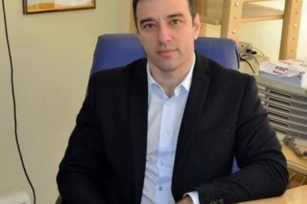 LUTOVAC POSTAVIO ULTIMATUM PAUNOVIĆU: Izađi na izbore i letiš iz DS!