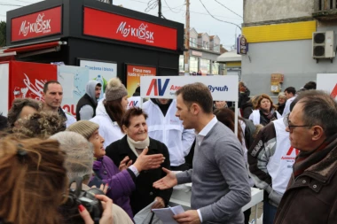 Na listi SNS u Beogradu košarkaši, naučnici i jedan glumac, a na čelu "POLITIČKA BOMBA"