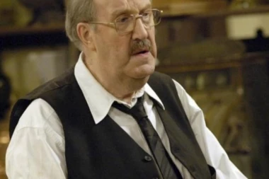 Rene iz "Alo, alo" bi i koronu preživeo, ali njegove kolege i sunarodnici propadaju