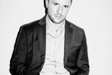 90-ih je bio faca, a DANAS IZGLEDA JOŠ BOLJE!