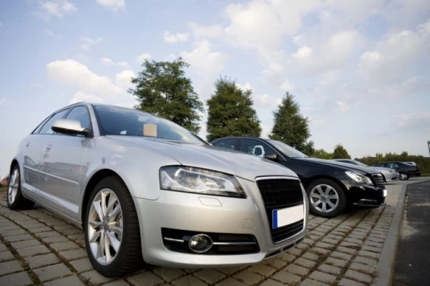 Sve više ljudi odlaže kupovinu automobila