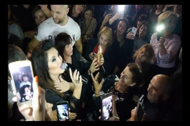 Spektakl u Bihaću: Dragana sa bine ušetala u publiku!