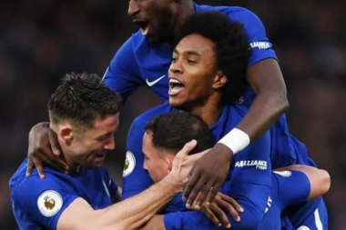 (VIDEO) Čelsi veze kao Barsa