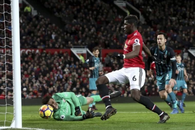 SKOLS OPLEO PO ZVEZDI JUNAJTEDA: Pogba se samo šeta po terenu