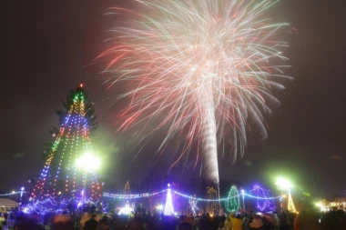 (FOTO ) NOVA GODINA STIGLA SVIMA: VATROMET I SPEKTAKL NA SVAKOM ĆOŠKU PLANETE!
